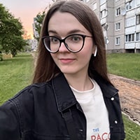 Ксения Щур